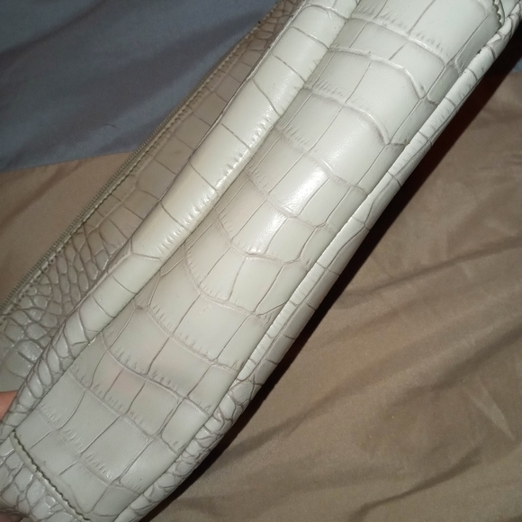 Segue Gray Reptile Print Lrg Wristlet/Clutch - Picture 7 of 7